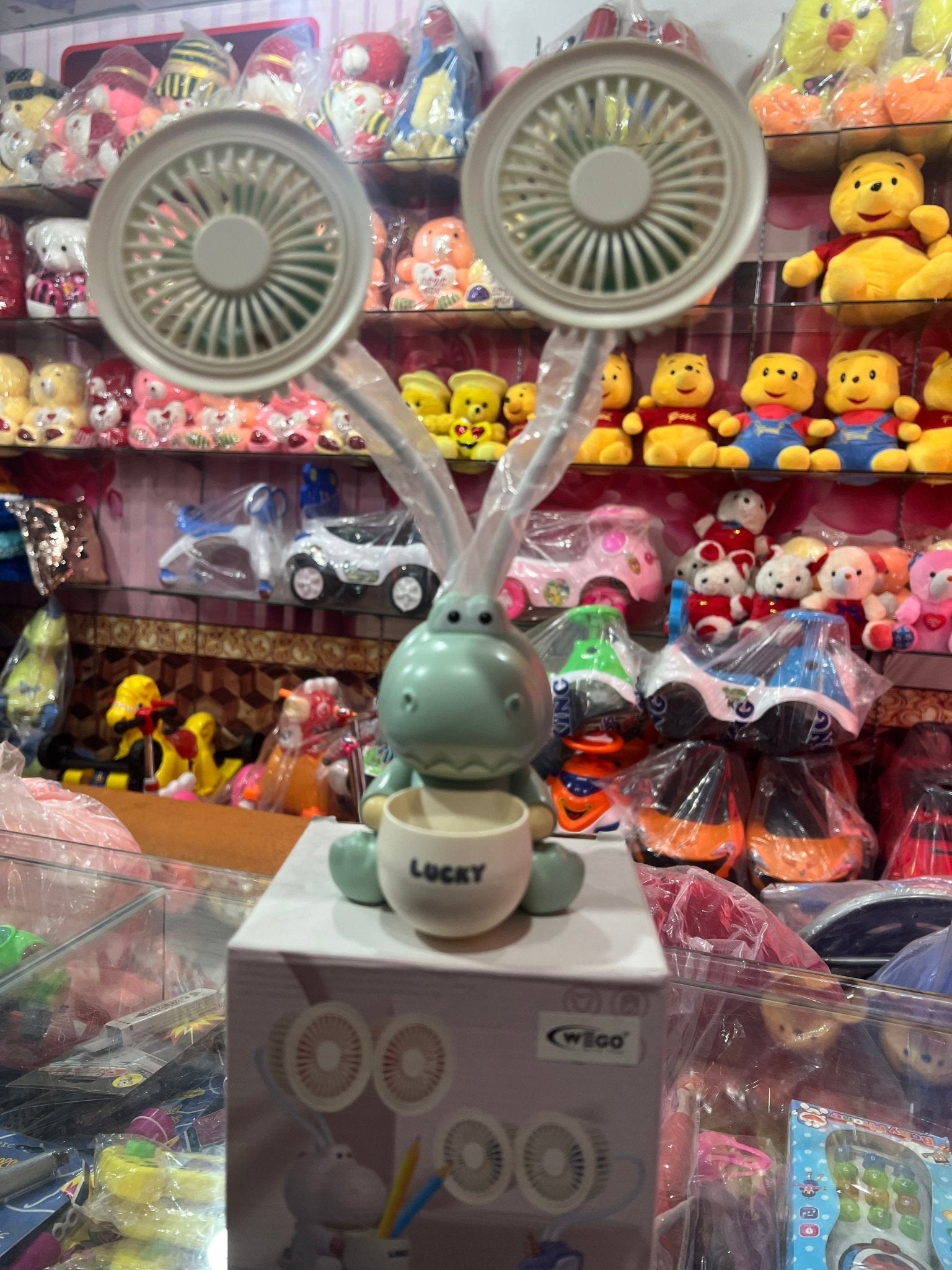 New Mini Cute Portable fan With high Quality Stand and long lasting battery - ZEEBLENDZ.PK