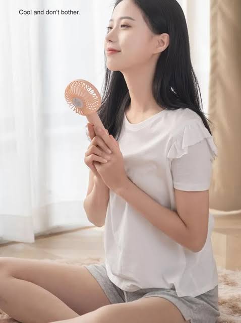 High Quality Mini Hand Held Fan , Battery 🔋 Backup 3 to 4 Hour - ZEEBLENDZ.PK